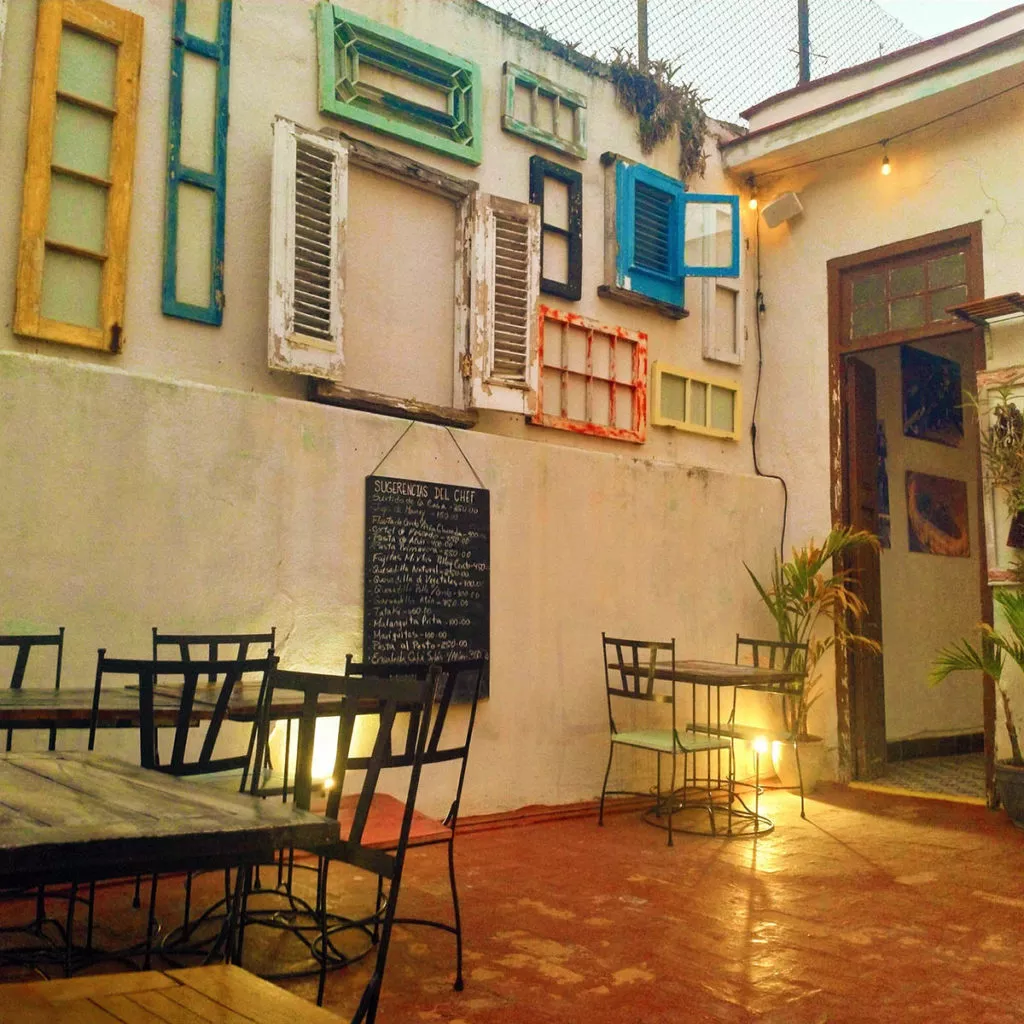 Cafe Solás El Café de los Artistas bary z tarasem widokowym w Hawanie
