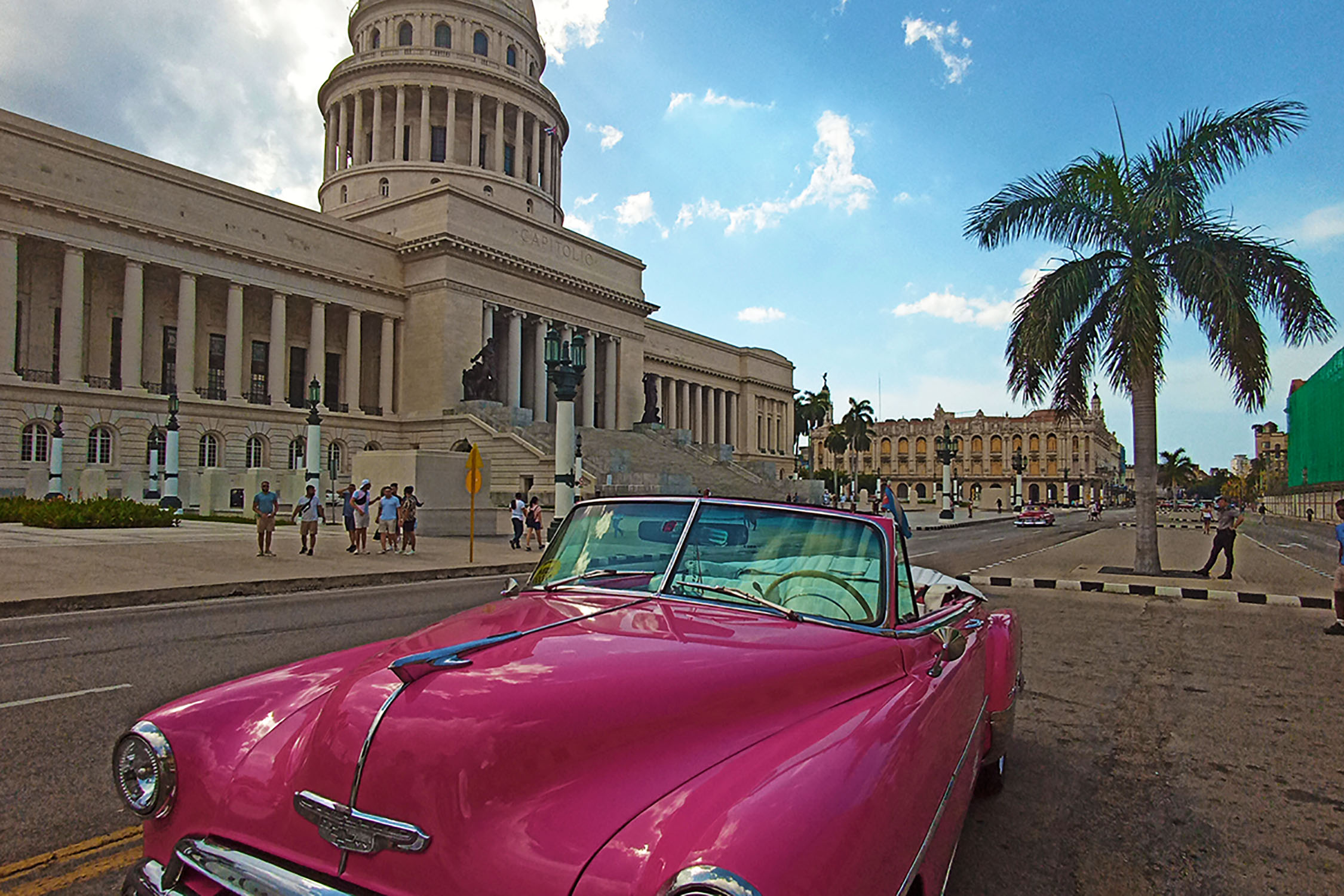 Przejażdżka zabytkowym kabrioletem w Hawanie