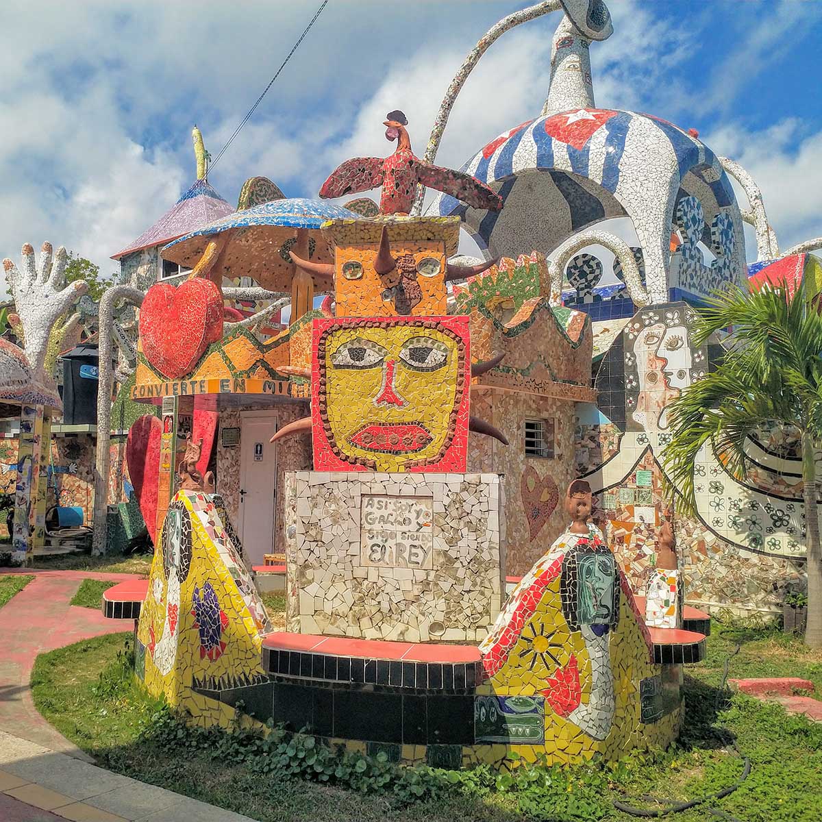Fusterlandia sztuka uliczna w w Hawanie